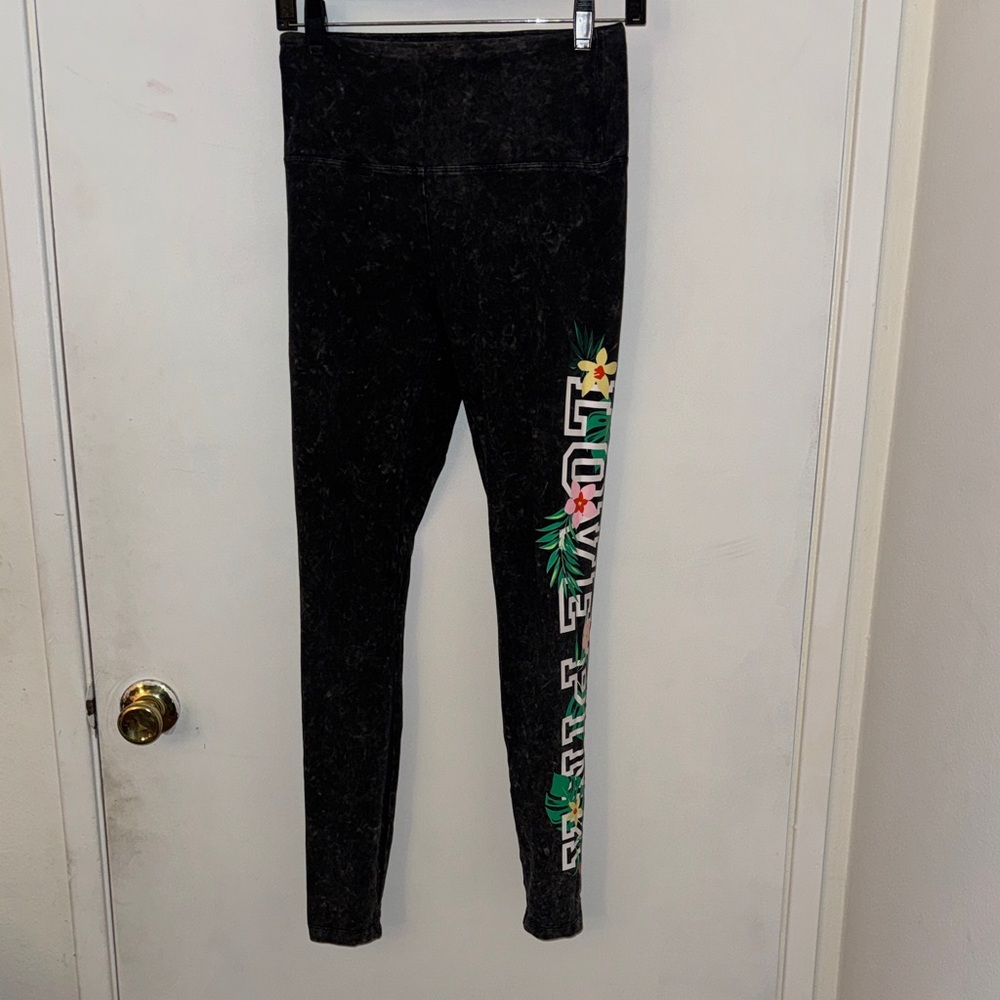 Black “PINK VICTORIA’S SECRET ” Leggings with Floral Print